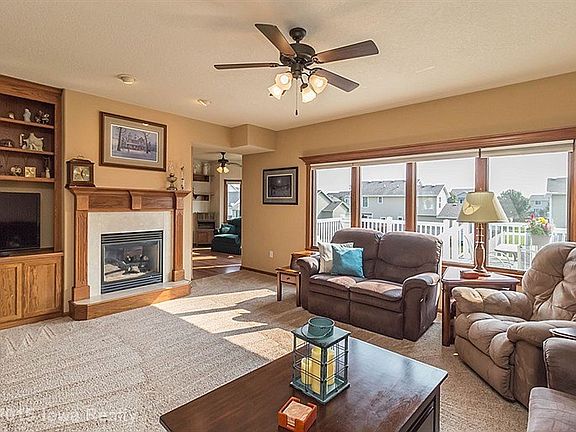 4th image of 865 SE Deerfield Ln