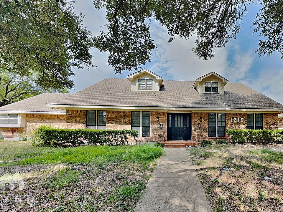1215 Spring Lake Dr