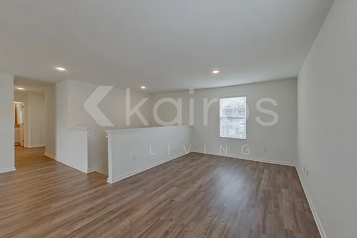 4 bed, 3.0 bath, 1914 sqft, $2,125 — Photo 2