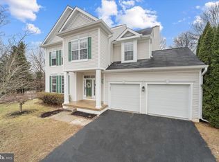 17551 Falls Pl, Round Hill, VA 20141