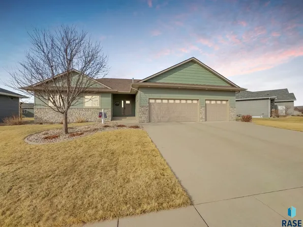 5209 S Woodsedge Trl, Sioux Falls, SD 57108