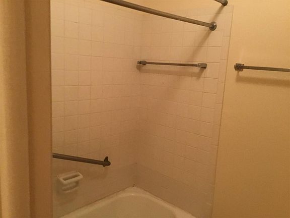5th image of 3909 N Rockwell Ave APT 229
