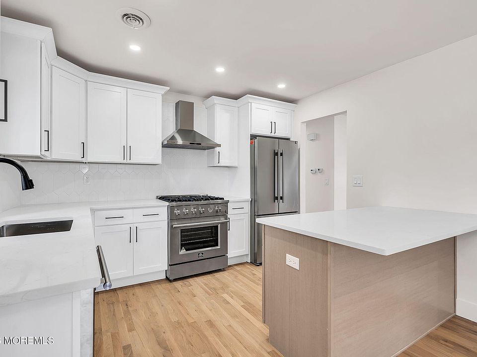 1st image of 6 Stanford Drive