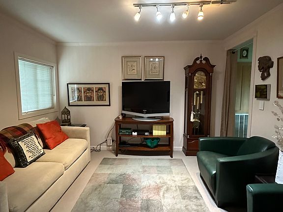 4th image of 17477 Summit Ave #1