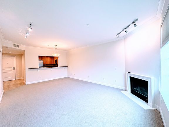 4th image of 633 Elm St APT 318