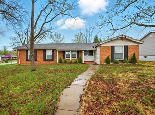 2020 Bentley Manor Dr, Fenton, MO 63026