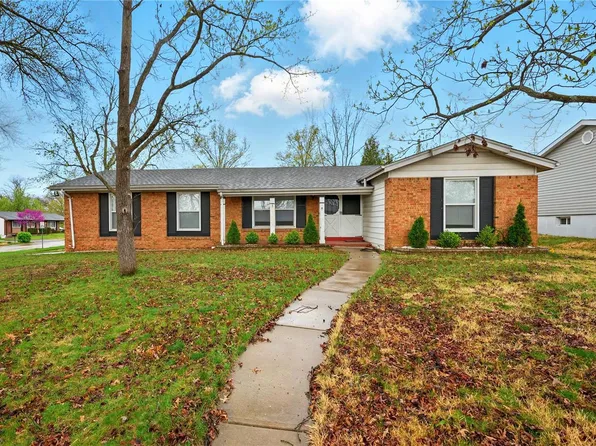 2020 Bentley Manor Dr, Fenton, MO 63026