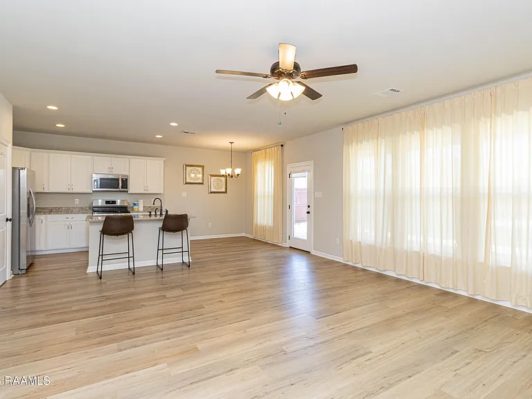 303 Tall Meadows Ln — Photo 8