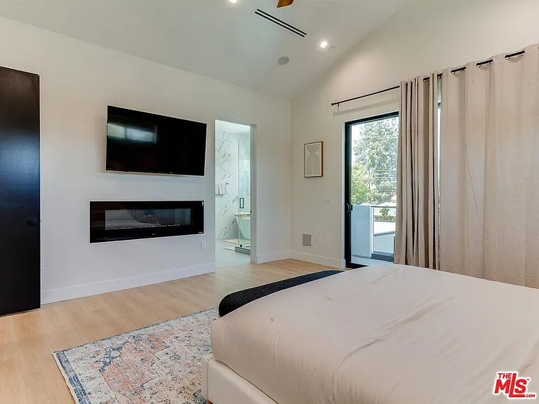 5929 Hesperia Ave — Photo 38