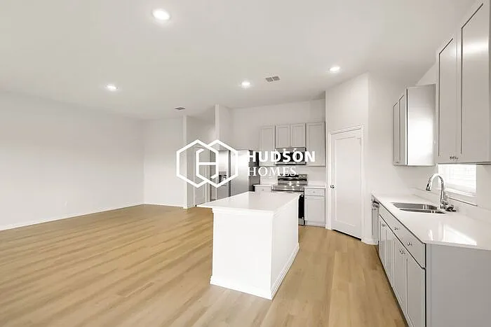 4 bed, 2.0 bath, 1763 sqft, $1,725 — Photo 4