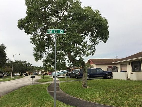 5th image of 10883 NW 25th Ct