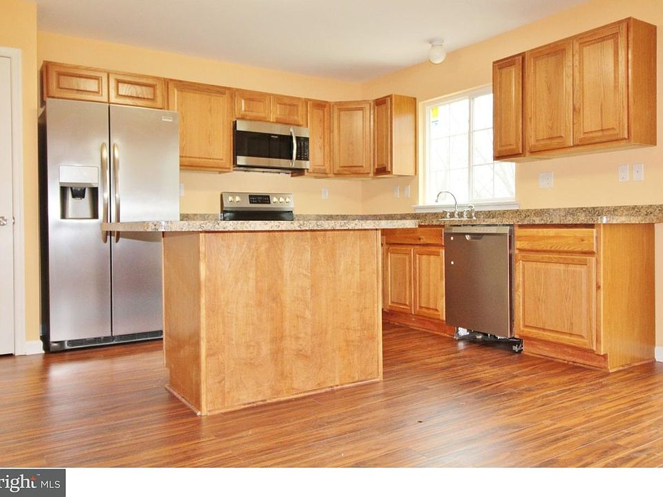 1st image of 447 Feather Dr