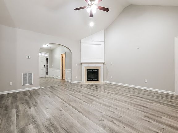 4th image of 610 Golden Meadow Dr