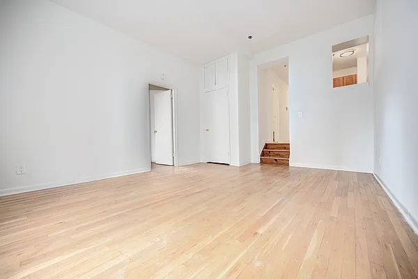 Rented by Urbane Brokerage | media 14