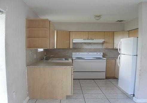 3rd image of 2320 NW 204th St