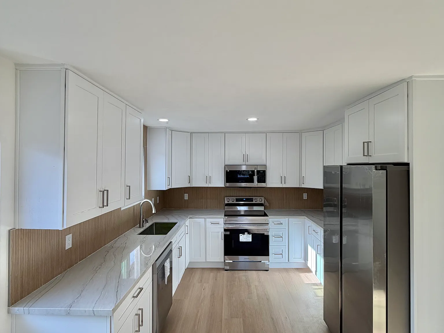 2 bed, 1000 sqft, $3,200 — Photo 3