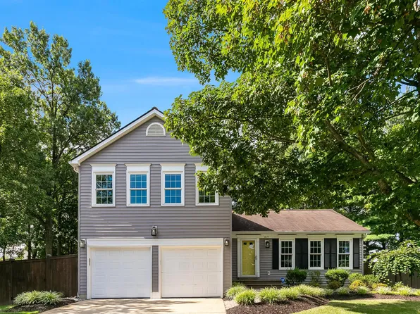 2619 John Milton Dr, Herndon, VA 20171