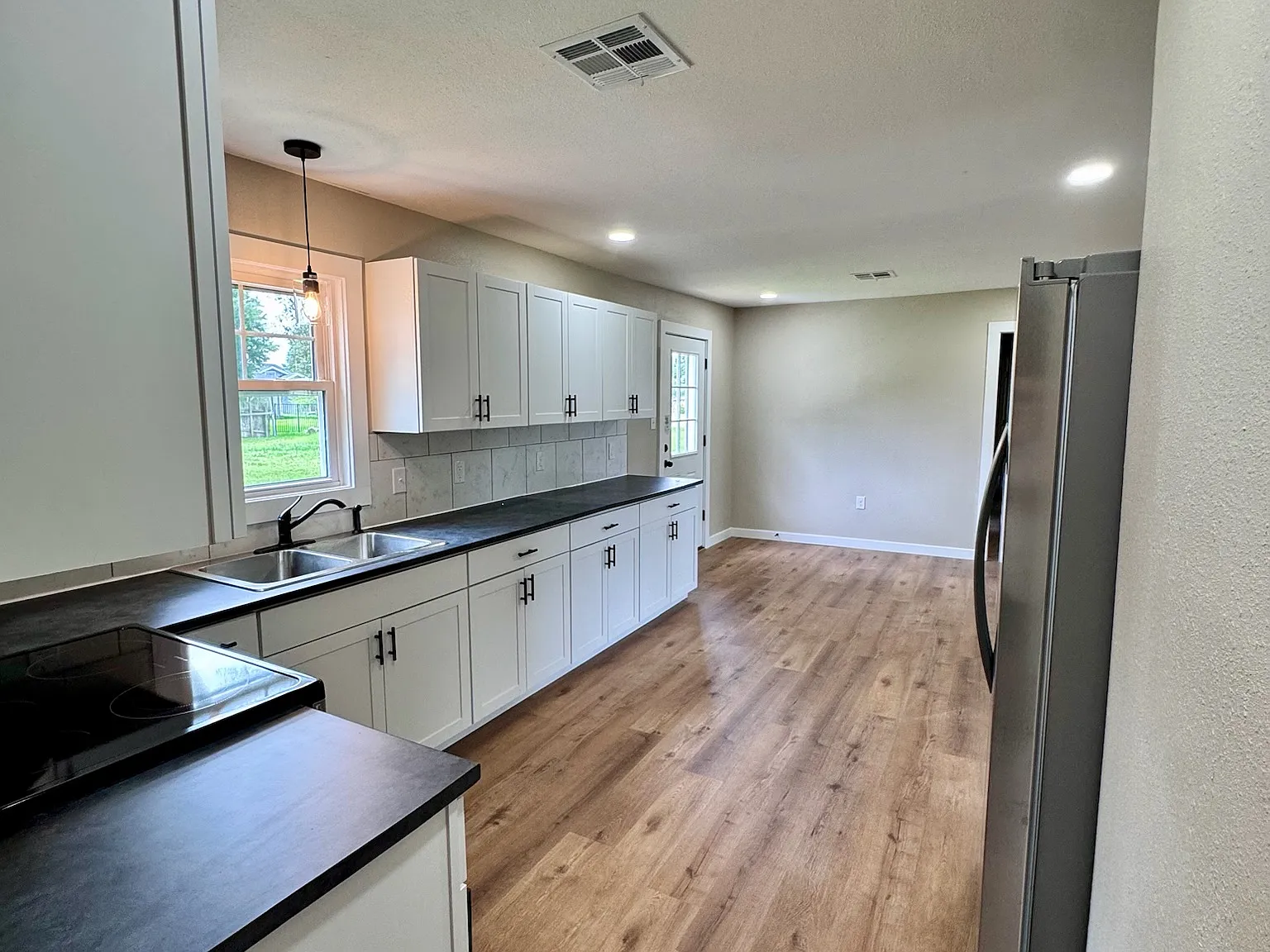3 bed, 1695 sqft, $1,850 — Photo 3