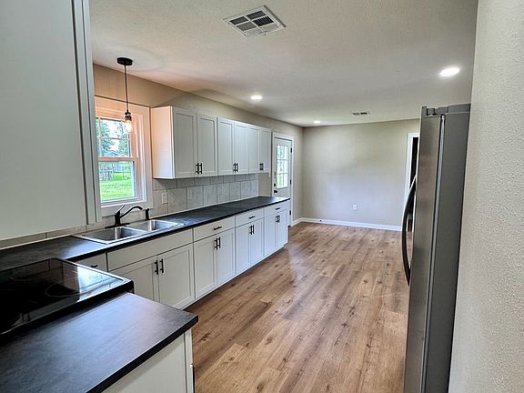 3rd image of 209 Lucille St #209