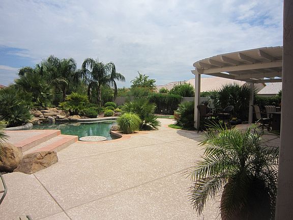 Extensive decking