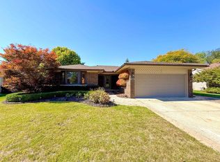 40779 Cascade Dr, Sterling Heights, MI 48313
