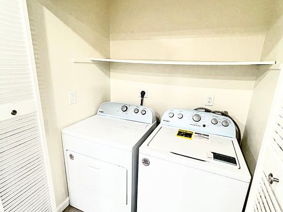 4th image of 243 Tabor Ave Unit 8