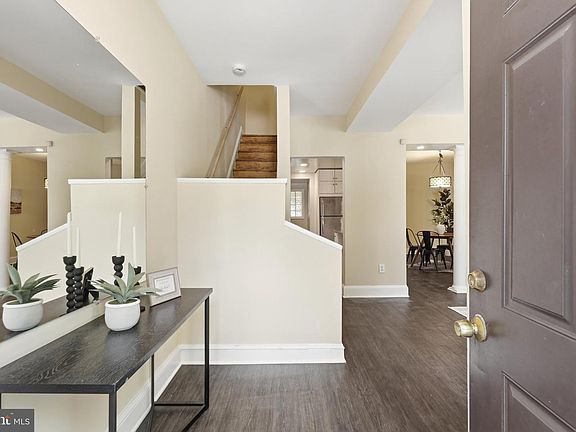 2nd image of 608 Kenyon St NW