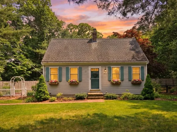 195 Knotty Pine Ln, Barnstable, MA 02630