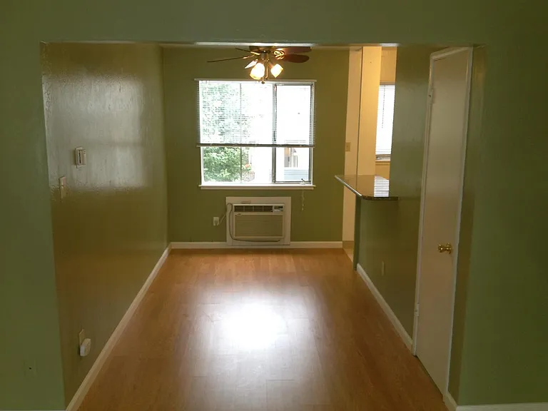 1729 G St #20 — Photo 2