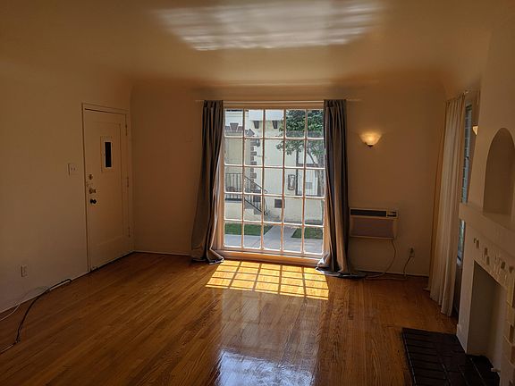 3rd image of 1012 E Garfield Ave