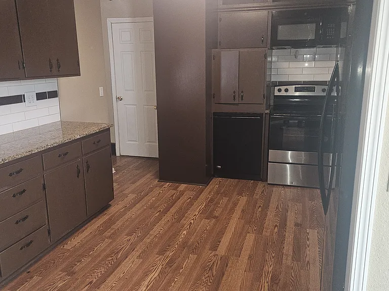 8800 Stark Ave — Photo 9
