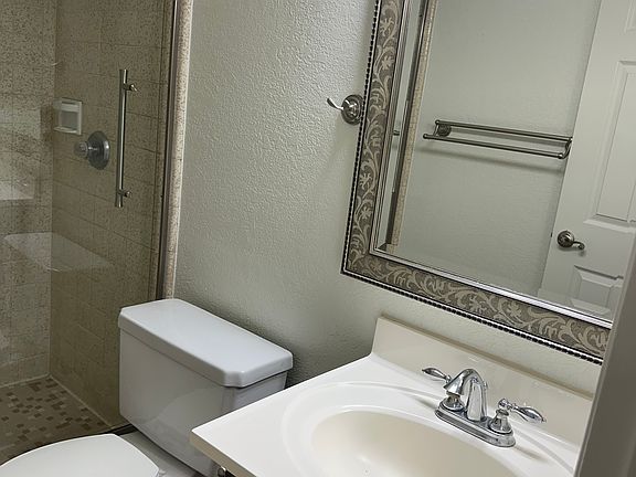 5th image of 4616 E Voltaire Ave