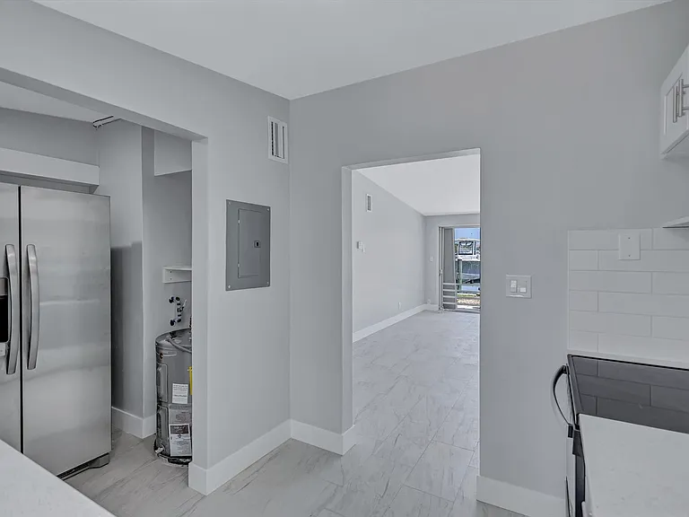 325 Capri Blvd — Photo 61