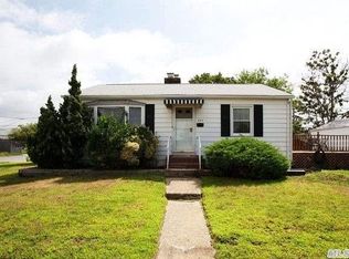 685 Guy Lombardo Ave, Freeport, NY 11520