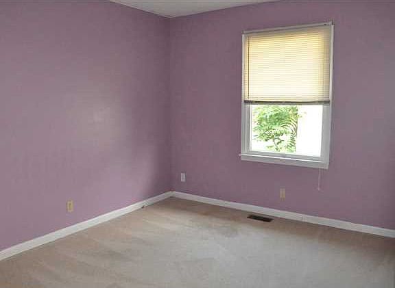 4th image of 1833 Burdette Ave