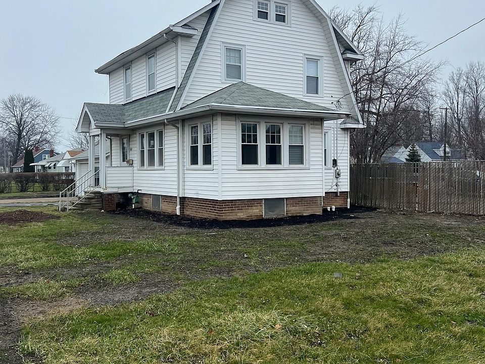 1st image of 293 E 315th St