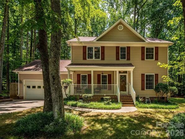 2704 Gold Spike Ct, Matthews, NC 28105