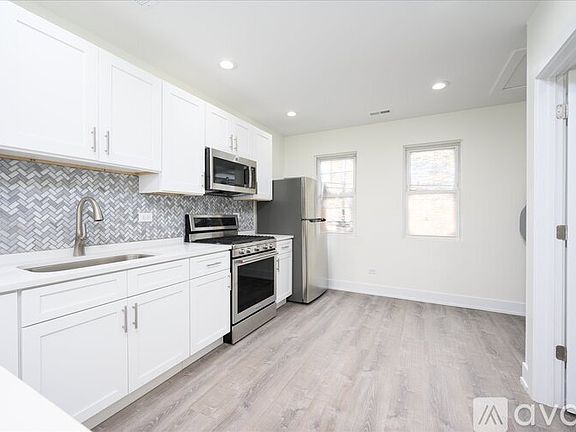2nd image of 2246 S Albany Ave #2R