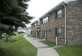 Crestview Manor Apartments — Photo 1