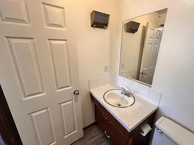 6104 N Lidgerwood St #7 — Photo 3