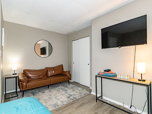 3rd image of 201 3rd St APT 2