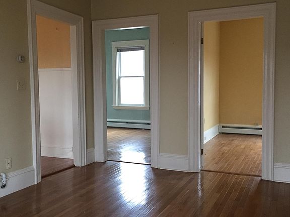 2nd image of 151 Sandwich St #2