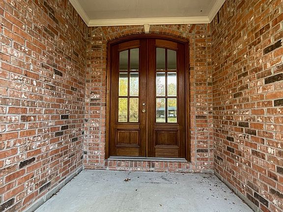 3rd image of 17817 Suma Hill Rd