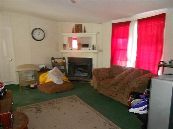 3rd image of 373 Crowell Ln