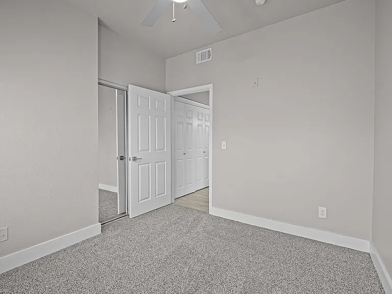 Larkin Apartment Homes — Photo 37