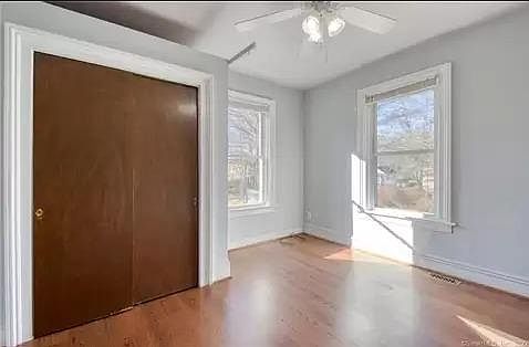 4th image of 15 Webster St