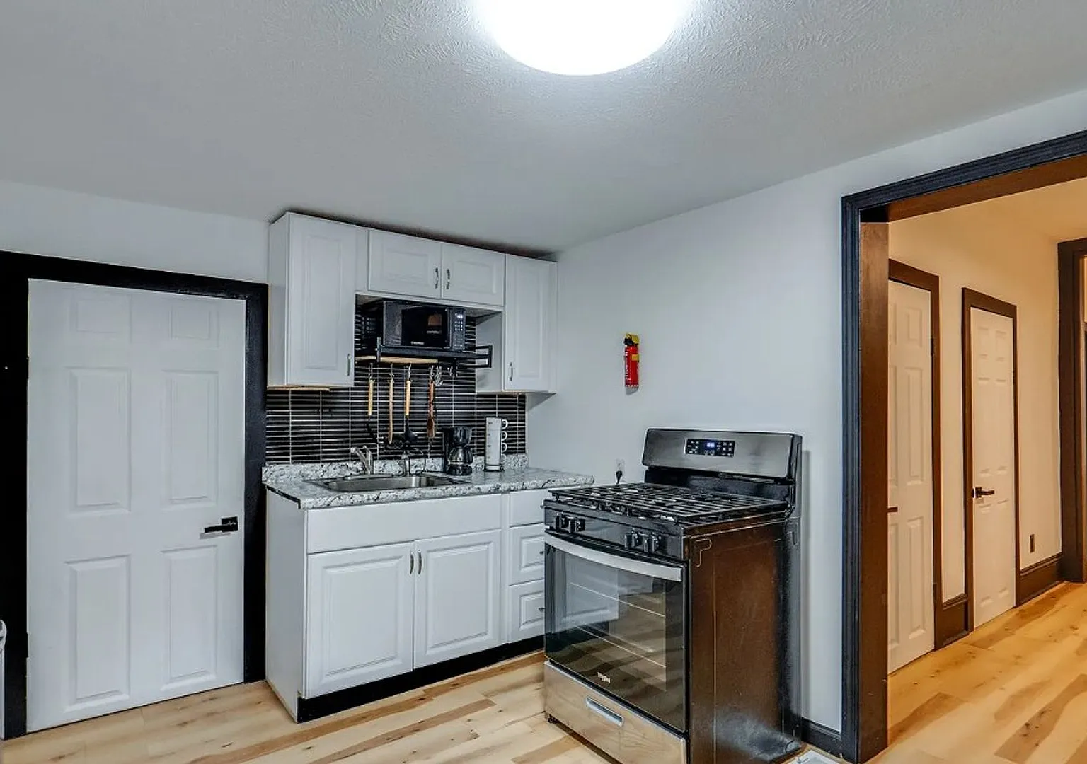Newly Remodeled Four Bedroom — Photo 4