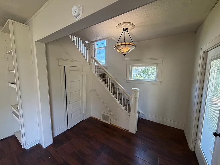 220 W 7th St — Photo 6