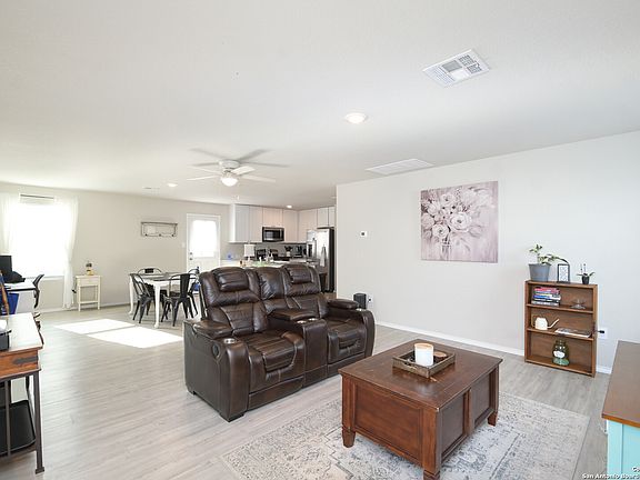 3rd image of 4123 Mesa Cove