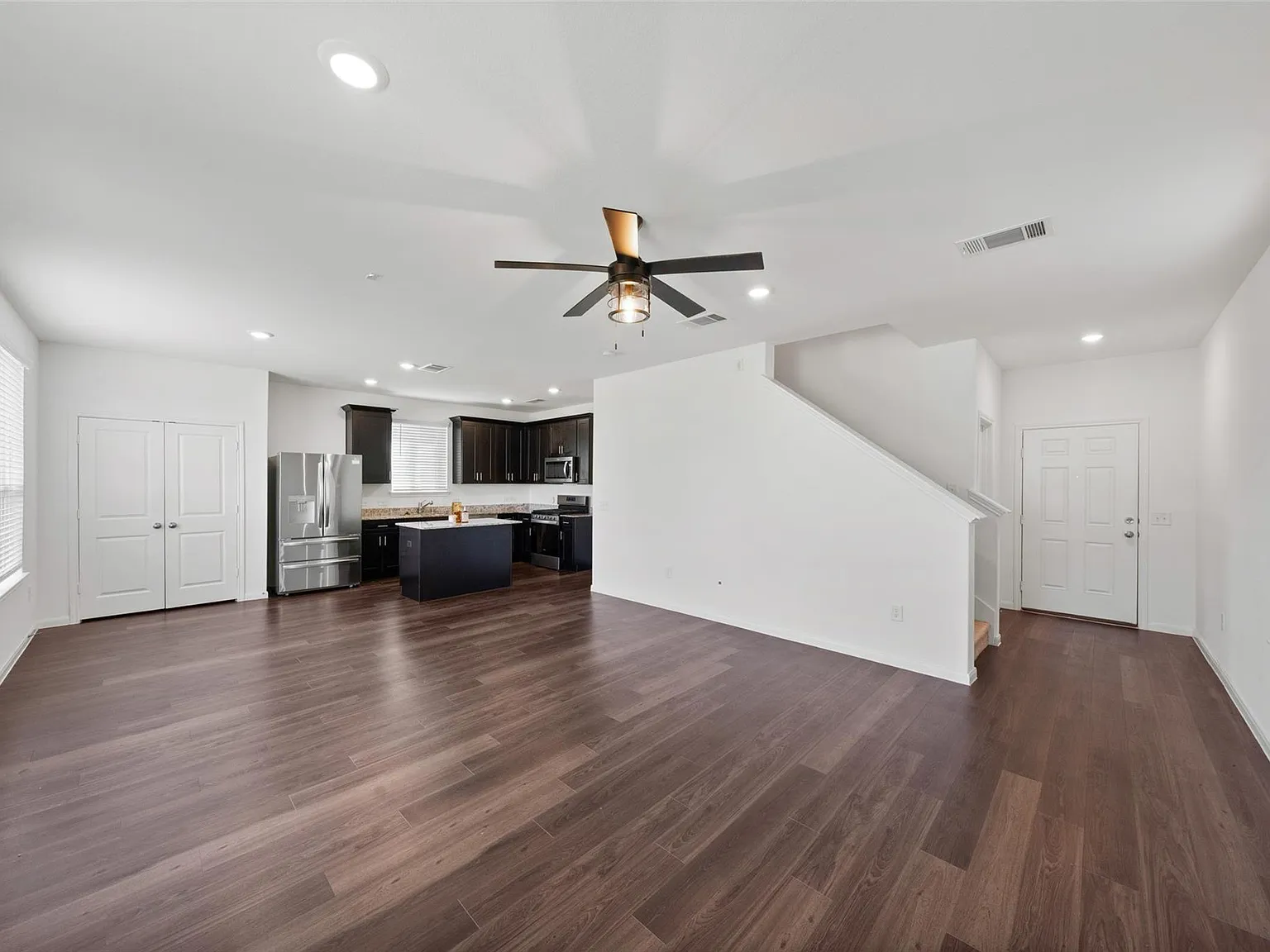 4 bed, 2.5 bath, 1670 sqft, $2,500 — Photo 4